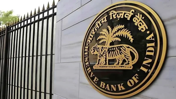યસ બેંક માટે માઠા સમાચાર, RBI એ ફટકાર્યો લાખોનો દંડ!