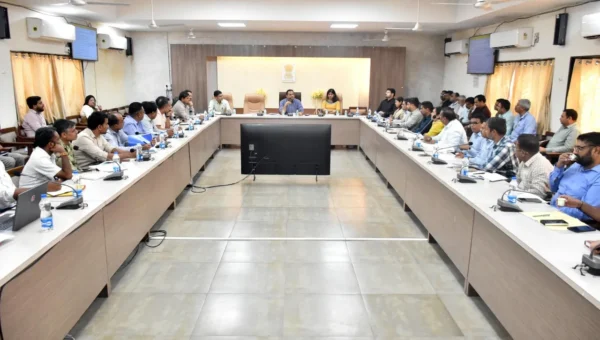ભરૂચ : કલેકટર ગૌરાંગ મકવાણાના અધ્યક્ષસ્થાને પ્રિ-મોન્સુન કામગીરીની તૈયારી અંગે બેઠક મળી