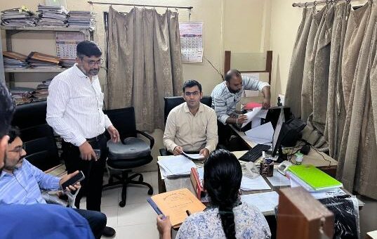 નર્મદા : અતિભારે વરસાદની સ્થિતિ વચ્ચે જિલ્લા કલેક્ટર ગંગાસિંઘએ ડિઝાસ્ટર કંટ્રોલ રૂમની આકસ્મિક મુલાકાત લીધી…