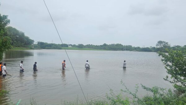 ભરૂચ: હાંસોટના ઓભા ગામે પૂર બચાવની મોકડ્રીલ, નદીમાં ફસાયેલા 3 લોકોનું સુરક્ષિત રેસ્ક્યુ