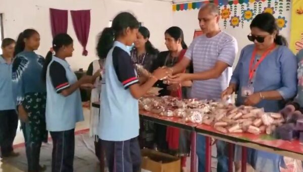 ભરૂચ : નેત્રંગ-થવા શ્રીકૃષ્ણ આશ્રમ શાળાની વિદ્યાર્થીઓને ગૌરીવ્રત નિમિત્તે સંસ્કૃતિ સમાજ સેવા સંસ્થાન ટ્રસ્ટ દ્વારા સૂકામેવાનું વિતરણ કરાયું…