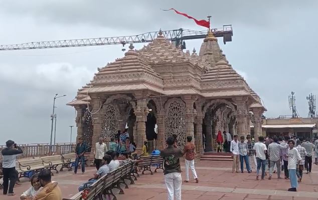પંચમહાલ : પાવાગઢ ખાતે ભારે વરસાદની આગાહી વચ્ચે સુરક્ષા હેતુસર રસ્તા બંધ કરાયા,NDRF-SDRF’ની ટીમ તૈનાત…