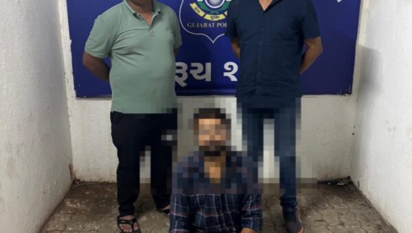 ભરૂચ: સી ડિવિઝન પોલીસે સજા વોરંટના કામે ફરાર આરોપીની કરી ધરપકડ