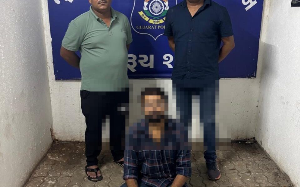 ભરૂચ: સી ડિવિઝન પોલીસે સજા વોરંટના કામે ફરાર આરોપીની કરી ધરપકડ