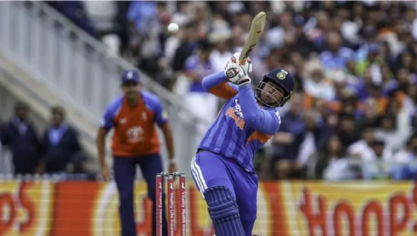IND vs ENG: વૈભવ સૂર્યવંશીનો શૉટ સીધો ચાહકના હાથમાં વાગ્યો! સ્ટેન્ડમાં લાઈવ કેમેરામાં કેદ થઈ ઘટના!