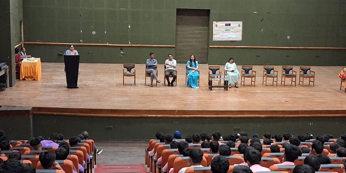 અંકલેશ્વર:  શારદા ભવનમાં 4 શાળાના ધો. 11 અને 12ના વિદ્યાર્થીઓ માટે પોક્સો એક્ટ હેઠળ જાગૃતિ સેમિનાર યોજાયો