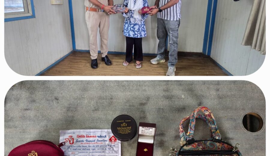 ‘તેરા તુજકો અર્પણ’ : ભરૂચની જંબુસર પોલીસે સોના-ચાંદીના દાગીનાવાળું પર્સ શોધી મૂળ માલિકને પરત સોંપ્યું...