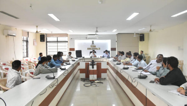 અંકલેશ્વર: કલેક્ટર  નવનાથ ગવ્હાણેના અધ્યક્ષસ્થાને પ્રાંત કચેરી ખાતે ચોમાસાને ધ્યાનમાં રાખી સમીક્ષા બેઠક યોજાઈ