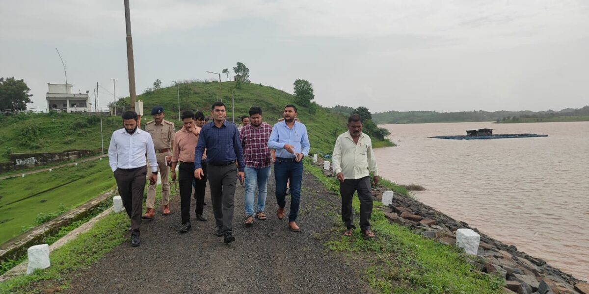 નર્મદા : ચોપડવાવ-નાના કાકડીઆંબા ડેમની મુલાકાતે પહોચ્યા જિલ્લા કલેક્ટર ગંગા સિંઘ, સ્થિતિ તેમજ સુરક્ષા વ્યવસ્થાનું નિરીક્ષણ કર્યું..