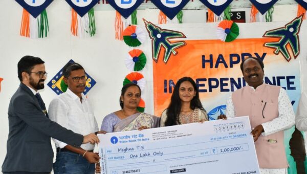 ભરૂચ : શાનદાર શૈક્ષણિક સિદ્ધિ બદલ આદિત્ય બિરલા પબ્લિક સ્કૂલ-ખરચની વિદ્યાર્થીનીને એવોર્ડસહિત રૂ. 1 લાખનું રોકડ ઇનામ આપી સન્માનિત કરાય…