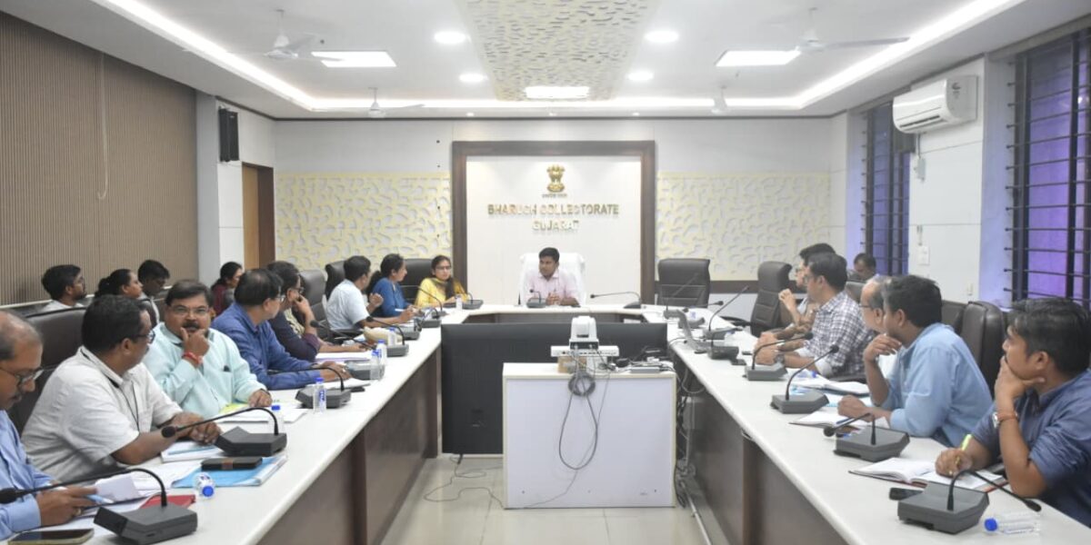 ભરૂચ: જિલ્લા વિકાસ અધિકારી યોગેશ કાપસેના અધ્યક્ષસ્થાને રોગચાળા અટકાયત માટે વિવિધ કમિટીની બેઠક યોજાઈ