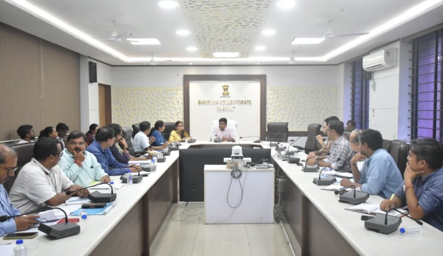ભરૂચ: જિલ્લા વિકાસ અધિકારી યોગેશ કાપસેના અધ્યક્ષસ્થાને રોગચાળા અટકાયત માટે વિવિધ કમિટીની બેઠક યોજાઈ