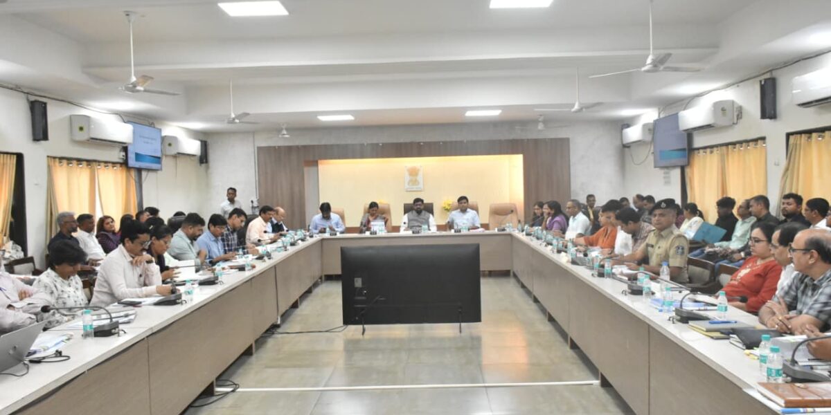 ભરૂચ: કલેકટર ડો.નવનાથ ગવ્હાણેની અધ્યક્ષતામાં જિલ્લા સંકલન અને ફરિયાદ નિવારણ સમિતિની બેઠક યોજાઈ
