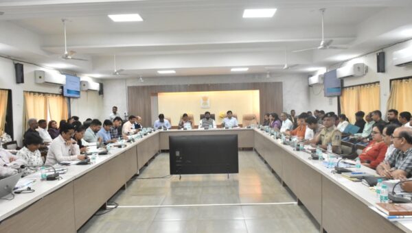 ભરૂચ: કલેકટર ડો.નવનાથ ગવ્હાણેની અધ્યક્ષતામાં જિલ્લા સંકલન અને ફરિયાદ નિવારણ સમિતિની બેઠક યોજાઈ