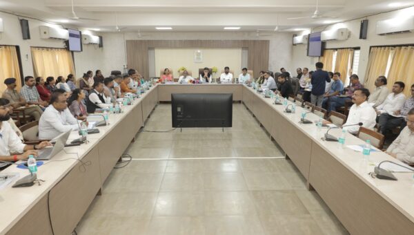 ભરૂચ: પ્રભારી મંત્રી  પ્રફુલ પાનશેરિયાના અધ્યક્ષસ્થાને જિલ્લા આયોજન મંડળની બેઠક યોજાઈ, કુલ ૧૨૯૬ વિકાસ કામોના આયોજનને મંજૂરી અપાઈ