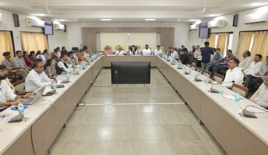 ભરૂચ: પ્રભારી મંત્રી  પ્રફુલ પાનશેરિયાના અધ્યક્ષસ્થાને જિલ્લા આયોજન મંડળની બેઠક યોજાઈ, કુલ ૧૨૯૬ વિકાસ કામોના આયોજનને મંજૂરી અપાઈ