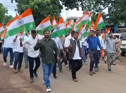 ભરૂચ : વાલિયા ખાતે વહીવટી તંત્ર અને ભાજપ દ્વારા ભવ્ય ‘તિરંગા યાત્રા’ યોજાય, મોટી સંખ્યામાં નગરજનો જોડાયા…