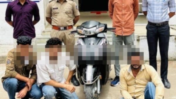 ભરૂચ: એ ડિવિઝન પોલીસે 4 વર્ષ જૂની એક્ટીવા ચોરીનો ભેદ ઉકેલ્યો, 3 આરોપીઓની ધરપકડ