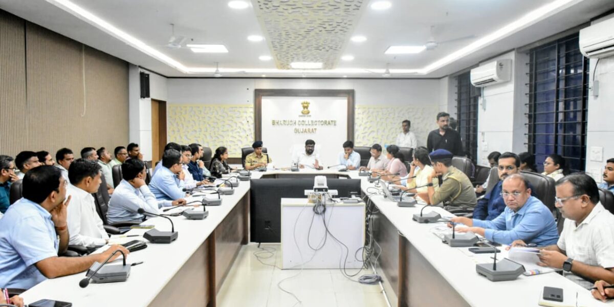 ભરૂચ: નર્મદા નદીમાં સંભવિત પુરની પરિસ્થિતિને પહોંચી વળવા તંત્ર એક્સનમાં, કલેકટરના અધ્યક્ષ સ્થાને યોજાઈ બેઠક