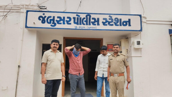 ભરૂચ: બનાવટી મેરેજ સર્ટિફિકેટ બનાવી યુવતીને ભગાવી જનાર યુવકની જંબુસર પોલીસે કરી ધરપકડ 
