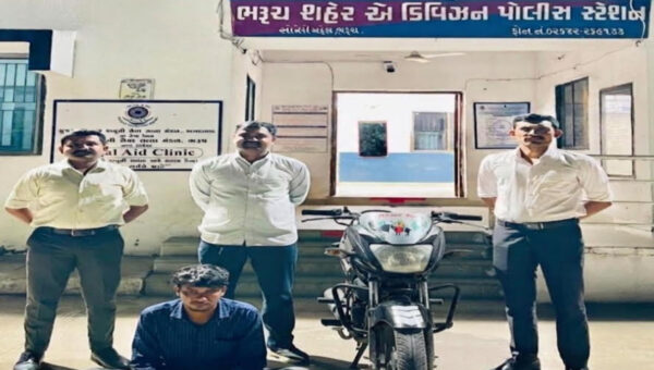 ભરૂચ: એ ડિવિઝન પોલીસે બાઈક ચોરીના ગુનામાં રીઢા આરોપીની કરી ધરપકડ