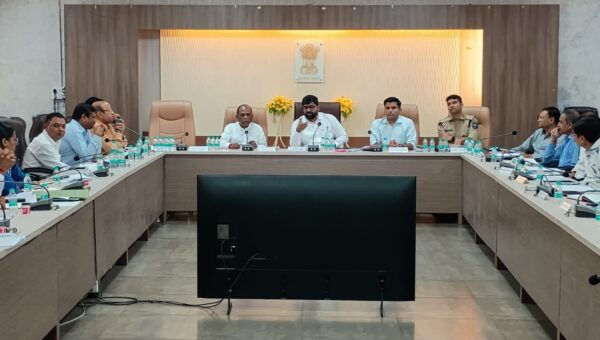 ભરૂચ: કલેક્ટર  નવનાથ ગવ્હાણેના અધ્યક્ષસ્થાને સંકલન સહ ફરિયાદ સમિતિની બેઠક યોજાઈ