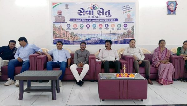 ભરૂચ: નંદેલાવ ખાતે ધારાસભ્ય રમેશ મિસ્ત્રીની ઉપસ્થિતિમાં સેવાસેતુ કાર્યક્રમ યોજાયો