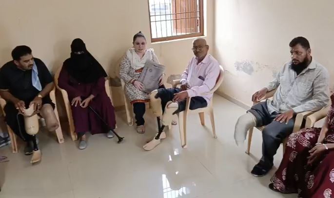 ભરૂચ : સ્વાવલંબી જીવન તરફ આગળ વધારવાના ઉદ્દેશ્ય સાથે અંધજન મંડળ દ્વારા 30 દિવ્યાંગજનોને કૃત્રિમ પગનું વિતરણ કરાયું…
