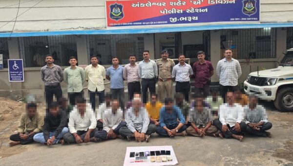 અંકલેશ્વર: રેલવે સ્ટેશન નજીક જુગાર રમતા 18 જુગારી ઝડપાયા, રૂ.87,680નો મુદ્દામાલ જપ્ત