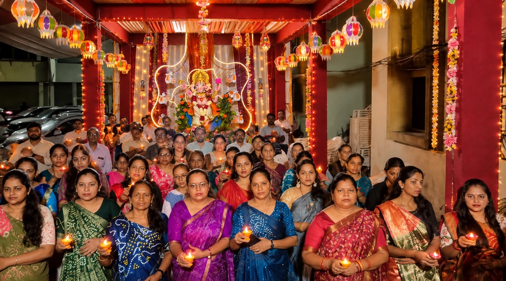 અંકલેશ્વર: GIDCની આમકુંજ સોસાયટીમાં ગણેશ મહોત્સવ નિમિત્તે આરતી યોજાઈ, મહાનુભાવોએ લીધો લાભ