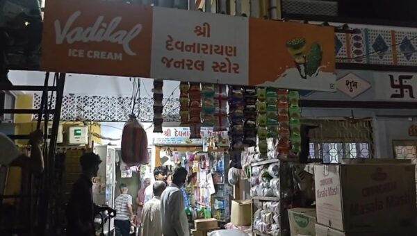 ભરૂચ: આમોદના સમની ગામે જનરલ સ્ટોરમાં એક્સપાયરી ડેટના નાસ્તાના વેચાણના આક્ષેપથી હોબાળો