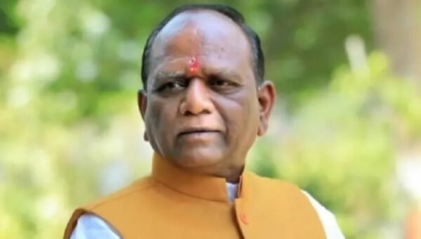 ભરૂચ: પેરાલિસિસગ્રસ્ત DGVCL કર્મચારી માટે કેર ટેકરની માંગણી,સાંસદ મનસુખ વસાવાએ ઉર્જા મંત્રીને લખ્યો પત્ર