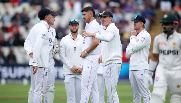 ENG vs PAK: નવી ટીમ પણ પાકિસ્તાનનું ભાગ્ય ન બદલી શકી, ઈંગ્લિશ પેસર્સ સામે પાકિસ્તાનની હાલત કફોડી!