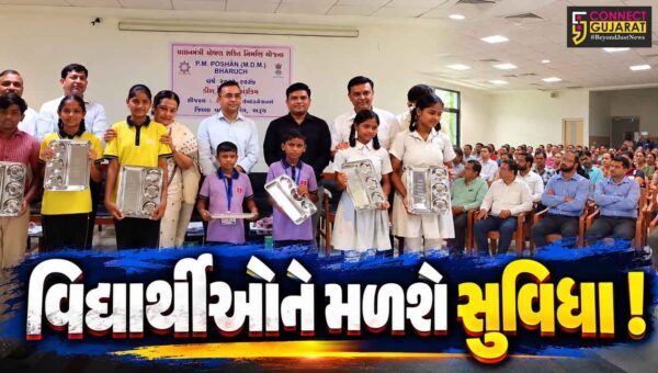 અંકલેશ્વર: પી.એમ. પોષણ યોજના અંતર્ગત ડિશ વિતરણ કાર્યક્રમ યોજાયો, જિલ્લાના 70,900 વિદ્યાર્થીઓને જમવાની ડિશ ફાળવાઈ