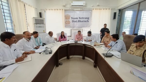 ભરૂચ: નેત્રંગ તાલુકામાં વહીવટ અને શાસન સુદ્રઢ બનાવવા મંત્રી ડૉ. પ્રદ્યુમન વાજાની સમીક્ષા બેઠક, વિકાસ કાર્યો વહેલી તકે પૂર્ણ કરવા સૂચના આપી