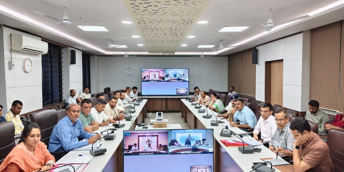 રાજ્યપાલ આચાર્ય દેવવ્રત આગામી તારીખ 19-20 ઓક્ટોબરે ભરૂચની મુલાકાતે, આયોજન અંગે કલેકટરની અધ્યક્ષતામાં યોજાઈ બેઠક
