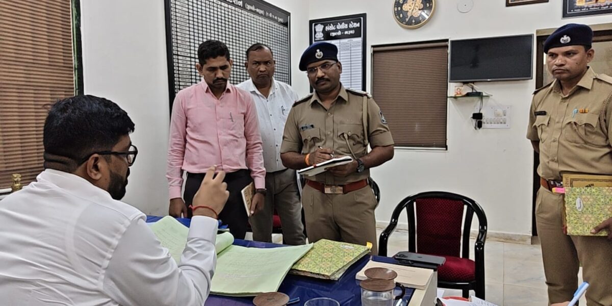 ભરૂચ: કલેક્ટર ડૉ. નવનાથ ગવ્હાણે હાંસોટ તાલુકાના ઓન-ફિલ્ડ પ્રવાસે, વિવિધ ગામો સાથે પોલીસ સ્ટેશનની લીધી મુલાકાત