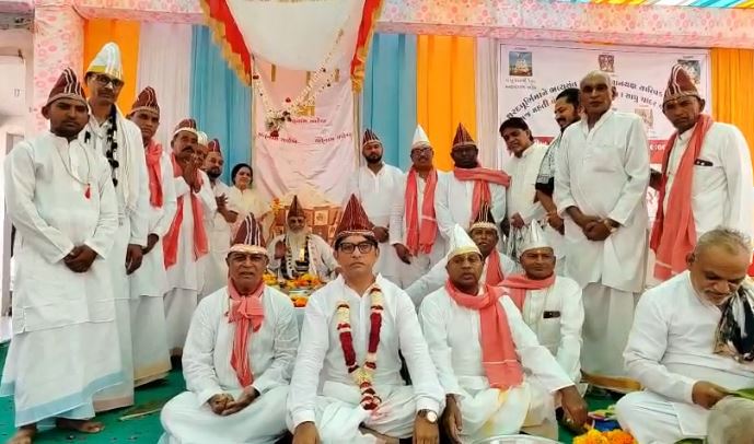 ભરૂચ : મંગલમઠ કબીર આશ્રમ-જુના તવરા ખાતે સાધુ-સંતોની મહંતી પંજા ચાદર તિલક વિધિ યોજાય…