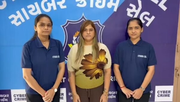 સુરત : રાષ્ટ્રપિતા મહાત્મા ગાંધીજીના સોશિયલ મીડિયામાં અપમાન બદલ સિમરન પટેલની ધરપકડ