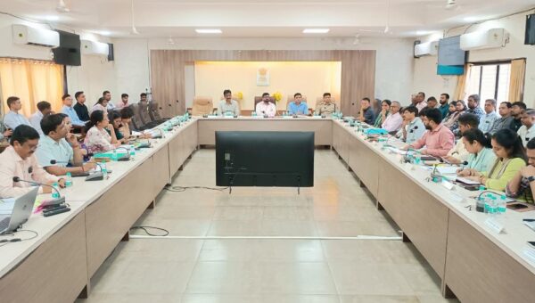 ભરૂચ જિલ્લા સંકલન અને ફરિયાદ નિવારણ સમિતિની બેઠક કલેક્ટર નવનાથ ગવ્હાણેની અધ્યક્ષતામાં યોજાઈ