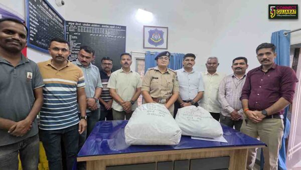 ભરૂચ: રેલવે સ્ટેશન પર પુરી-અમદાવાદ ટ્રેનમાંથી ₹2.93 લાખની કિંમતનો 5.877 કિલો ગાંજાનો જથ્થો ઝડપાયો