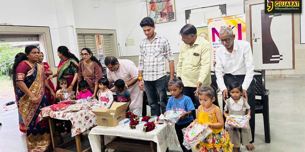 ભરૂચ: નવરાત્રીના પર્વ નિમિત્તે બાળાઓને ચણિયાચોળીનું વિતરણ, ઝાડેશ્વર ગામમાં યોજાયો કાર્યક્રમ
