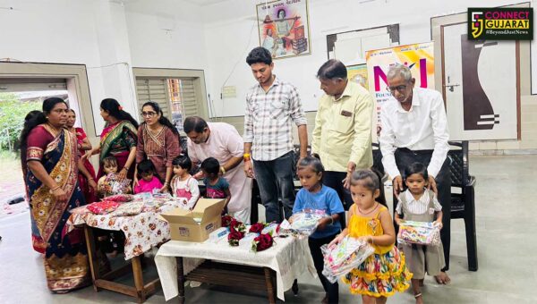 ભરૂચ: નવરાત્રીના પર્વ નિમિત્તે બાળાઓને ચણિયાચોળીનું વિતરણ, ઝાડેશ્વર ગામમાં યોજાયો કાર્યક્રમ
