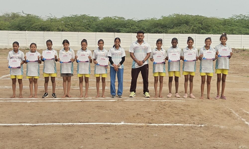 ભરૂચ: નેત્રંગની પીએમ શ્રી શ્રીકૃષ્ણ આશ્રમશાળાની દીકરીઓએ જિલ્લા કક્ષાએ ખો-ખોની સ્પર્ધામાં મેળવ્યો વિજય