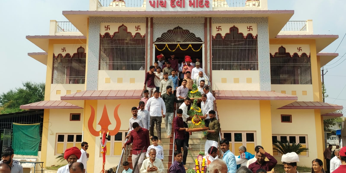 ભરૂચ: તવરા ગામે 25થી વધુ જવારા સાથે ભવ્ય વિસર્જન યાત્રાનું આયોજન, નર્મદા નદીમાં જવારાનું વિસર્જન