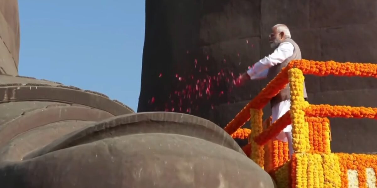 સરદાર પટેલની 151મી જન્મજયંતિ: સ્ટેચ્યુ ઓફ યુનિટી ખાતે PM મોદીએ અર્પી ભાવભીની શ્રદ્ધાંજલિ