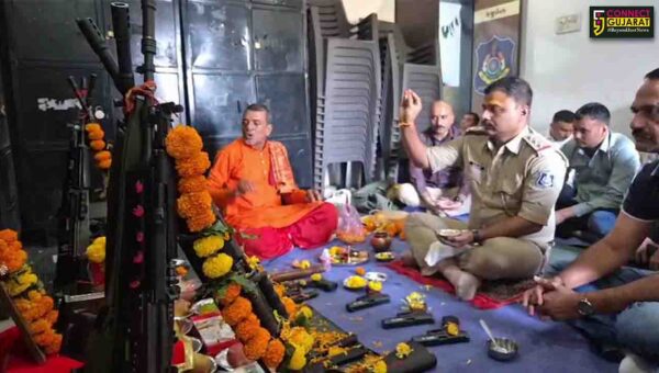 અંકલેશ્વર: GIDC પોલીસ મથક ખાતે વિજયા દશમીના પર્વ નિમિત્તે શસ્ત્રપૂજાનો કાર્યક્રમ યોજાયો