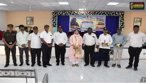 નર્મદા : રાજપીપળા ખાતે યોજાયો ગૌરવપૂર્ણ ‘સશસ્ત્ર દળ સન્માન કાર્યક્રમ’,6 નિવૃત્ત વીર સૈનિકોનું સાલ ઓઢાડી કરાયું ભાવભીનું સન્માન